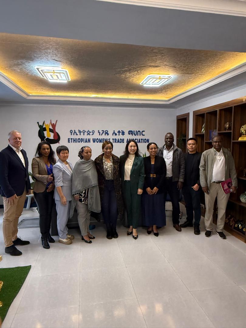 የኢሴማ አባላት በስብሰባ ላይ